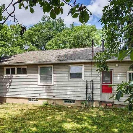 Villa {Hot Tub In Ranch} Mins To Airport/Uofr/Strng/Dwtn Rochester Exterior foto