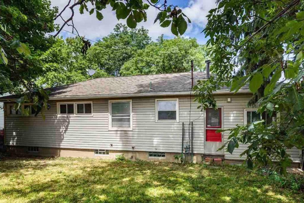 Villa {Hot Tub In Ranch} Mins To Airport/Uofr/Strng/Dwtn Rochester Exterior foto